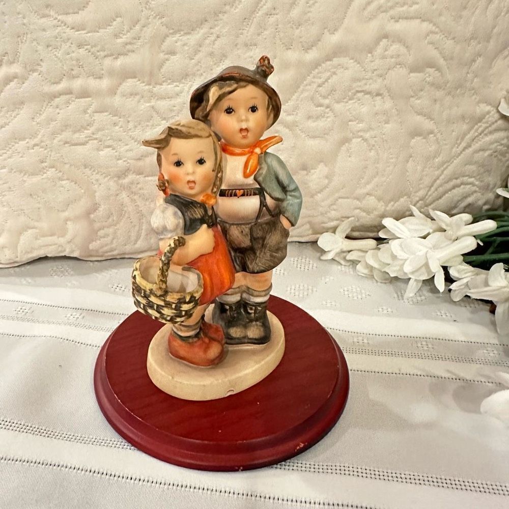 Hummel Goebel Surprise 94/I Girl & Boy Shocked Look Porcelain Figurine Vintage